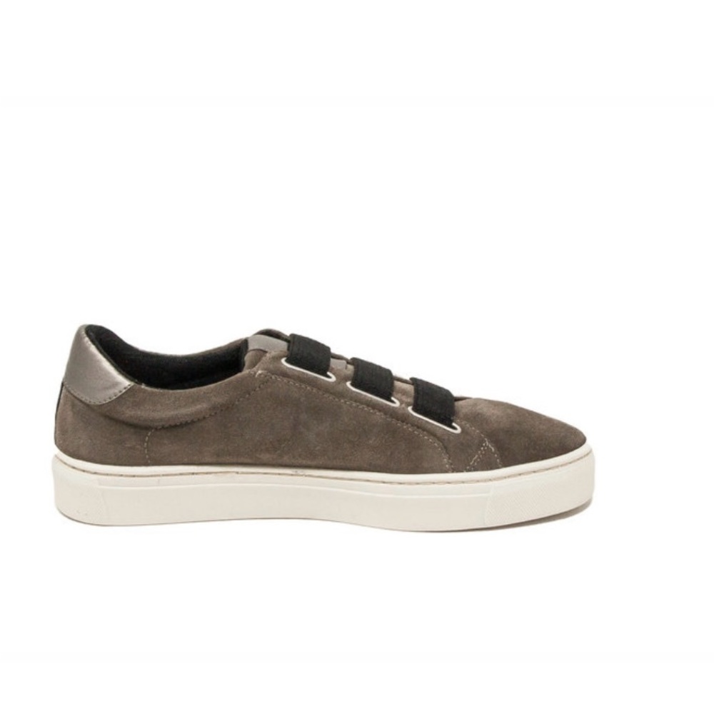 The Flexx Sneak Easy Sneaker Size 7.5